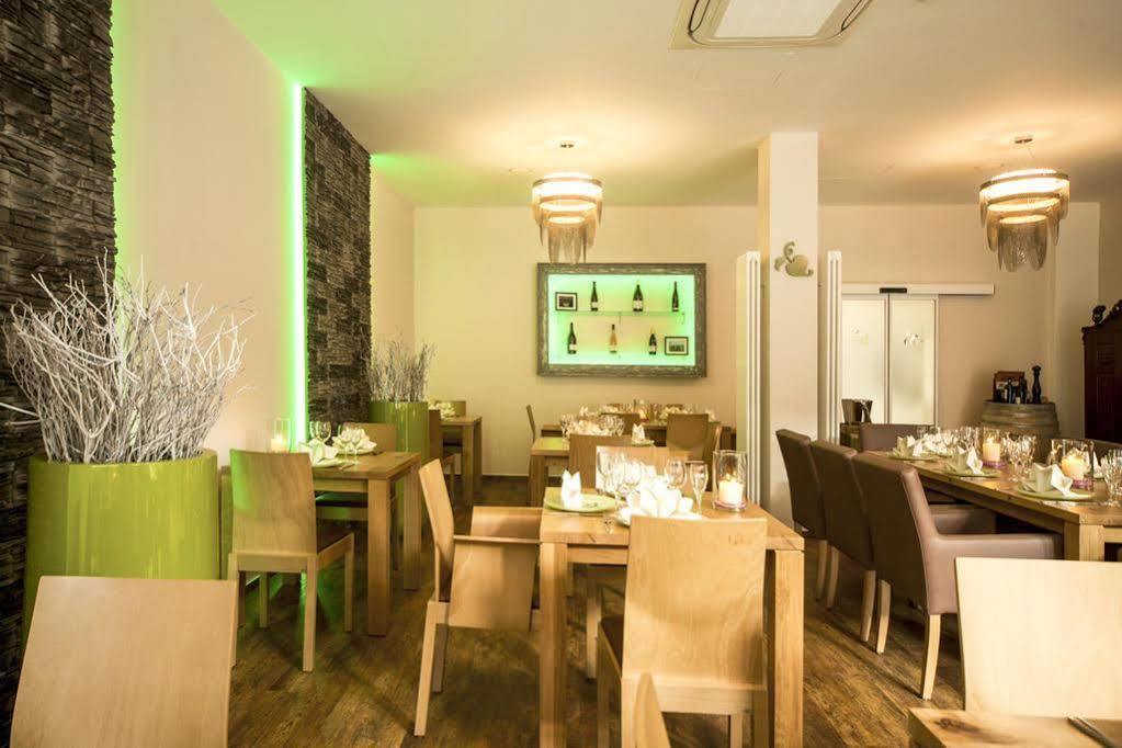 Caravelle Im Park Hotel